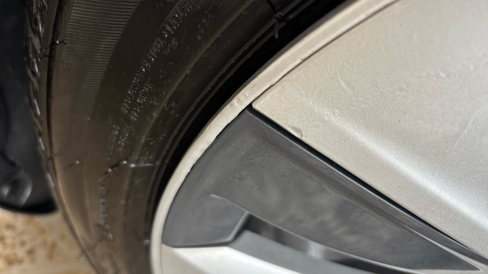 TESLA MODEL Y Imperfection and corrosion