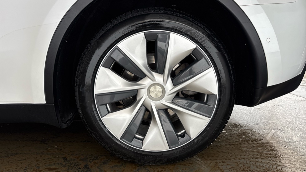 TESLA MODEL Y Image 18