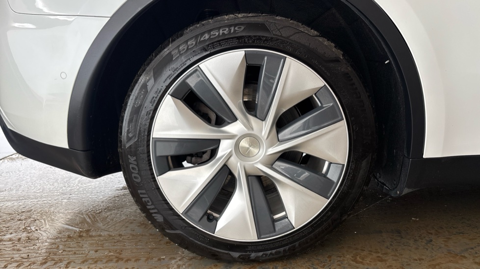 TESLA MODEL Y Image 19