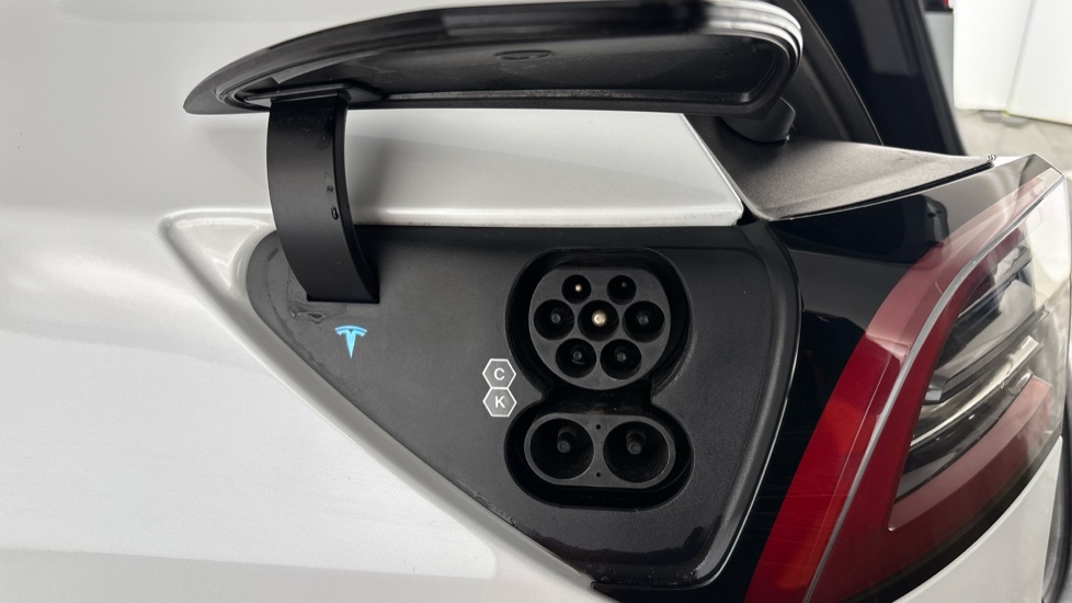 TESLA MODEL Y Image 21