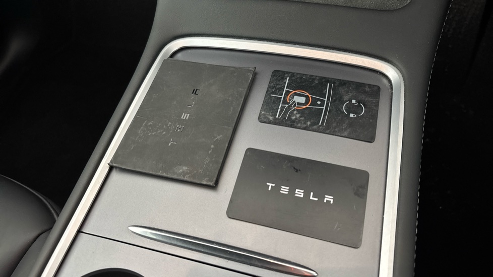 TESLA MODEL Y 2 keys available
