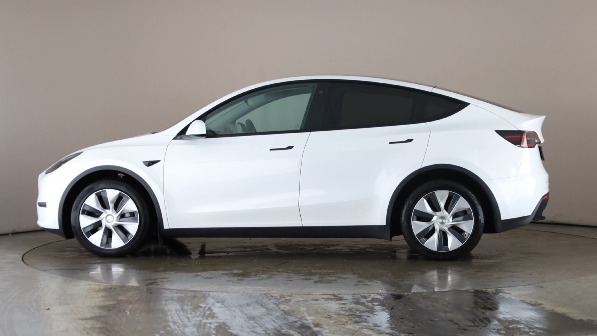 Tesla Model Y Long Range AWD 5dr Auto