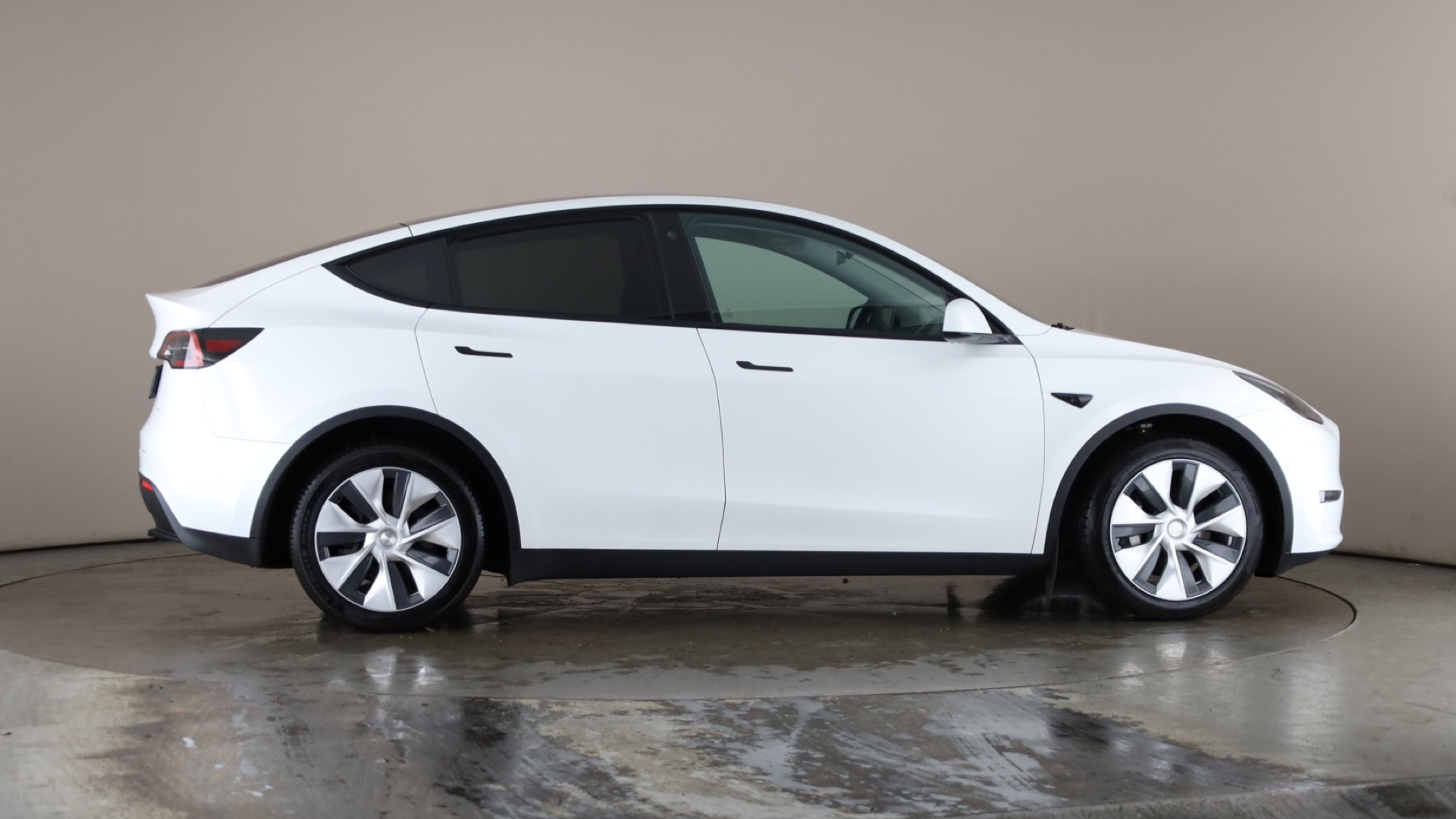 Tesla Model Y Long Range AWD 5dr Auto