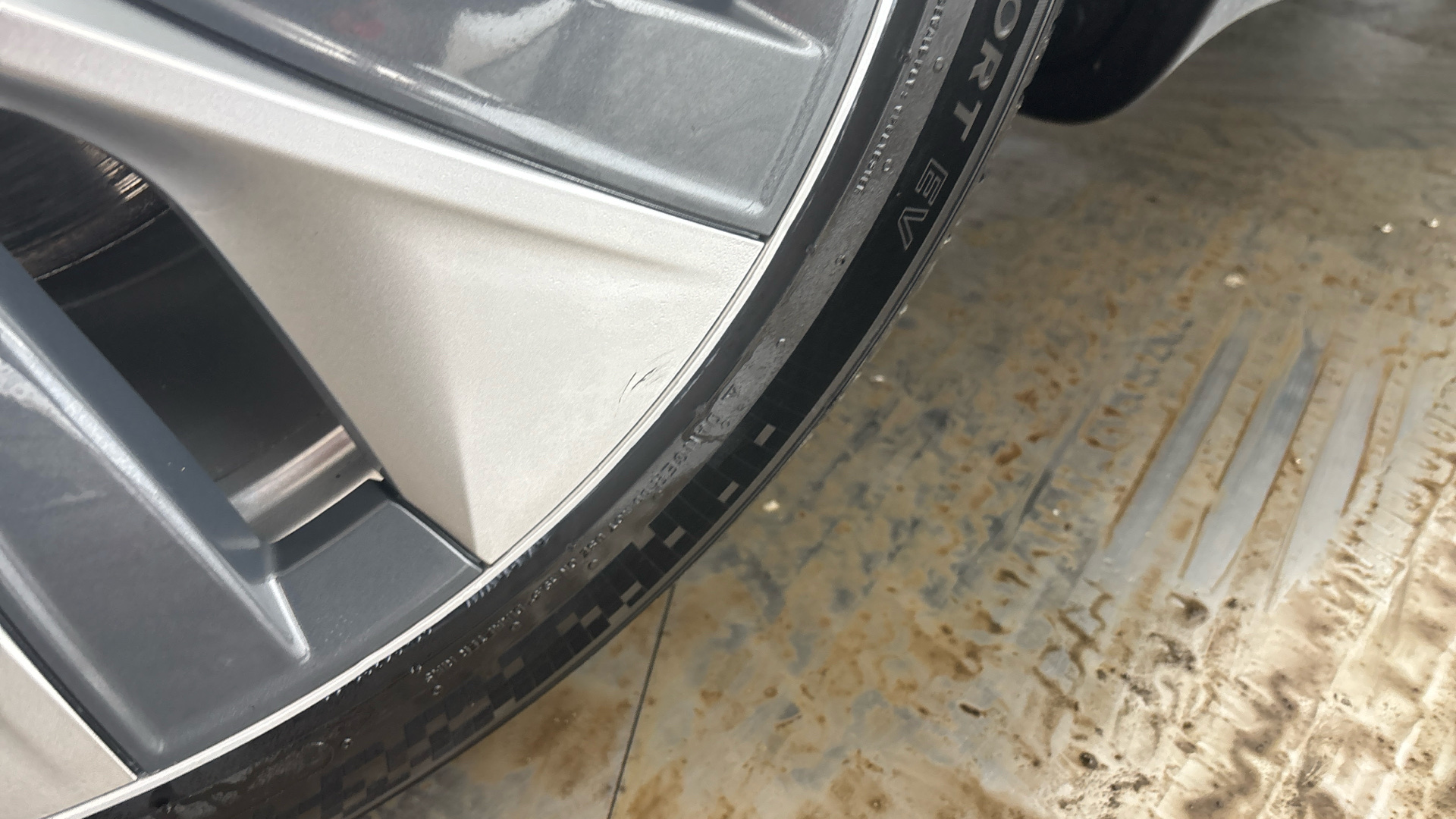 Tesla Model Y Long Range AWD 5dr Auto