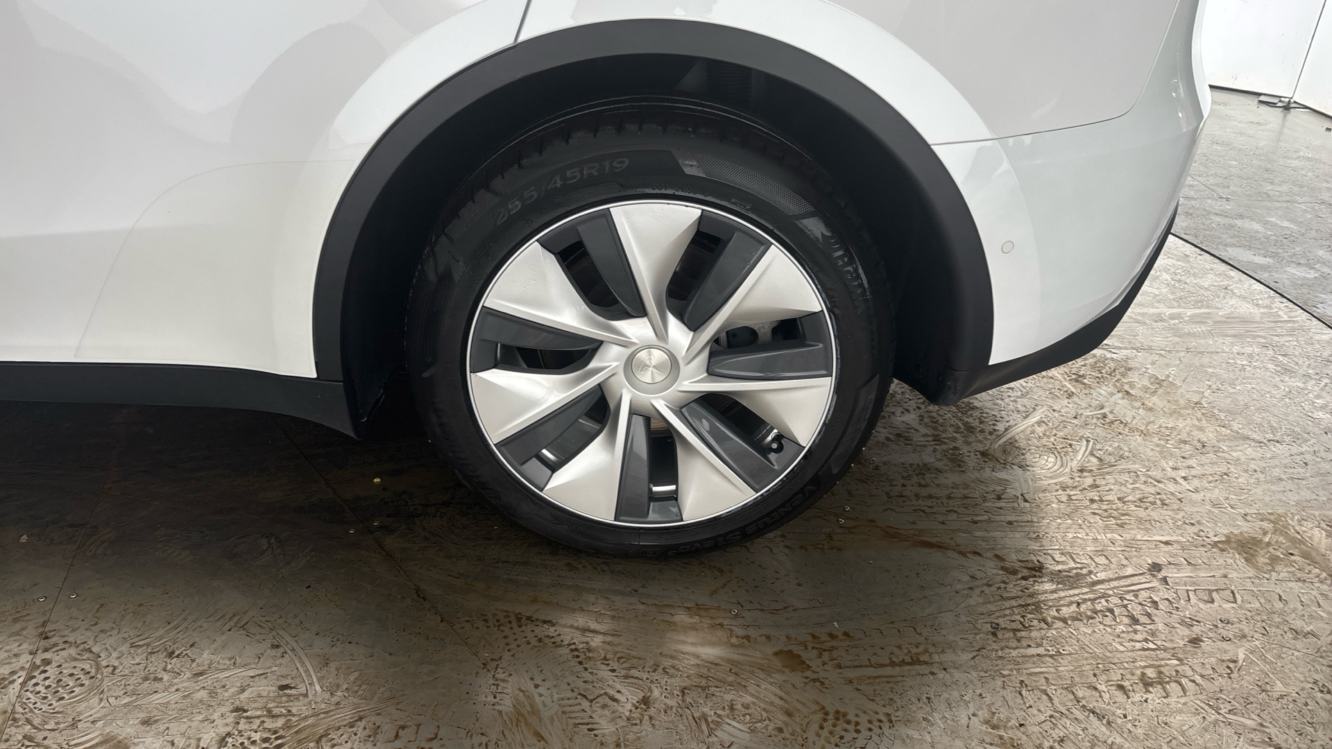 Tesla Model Y Long Range AWD 5dr Auto