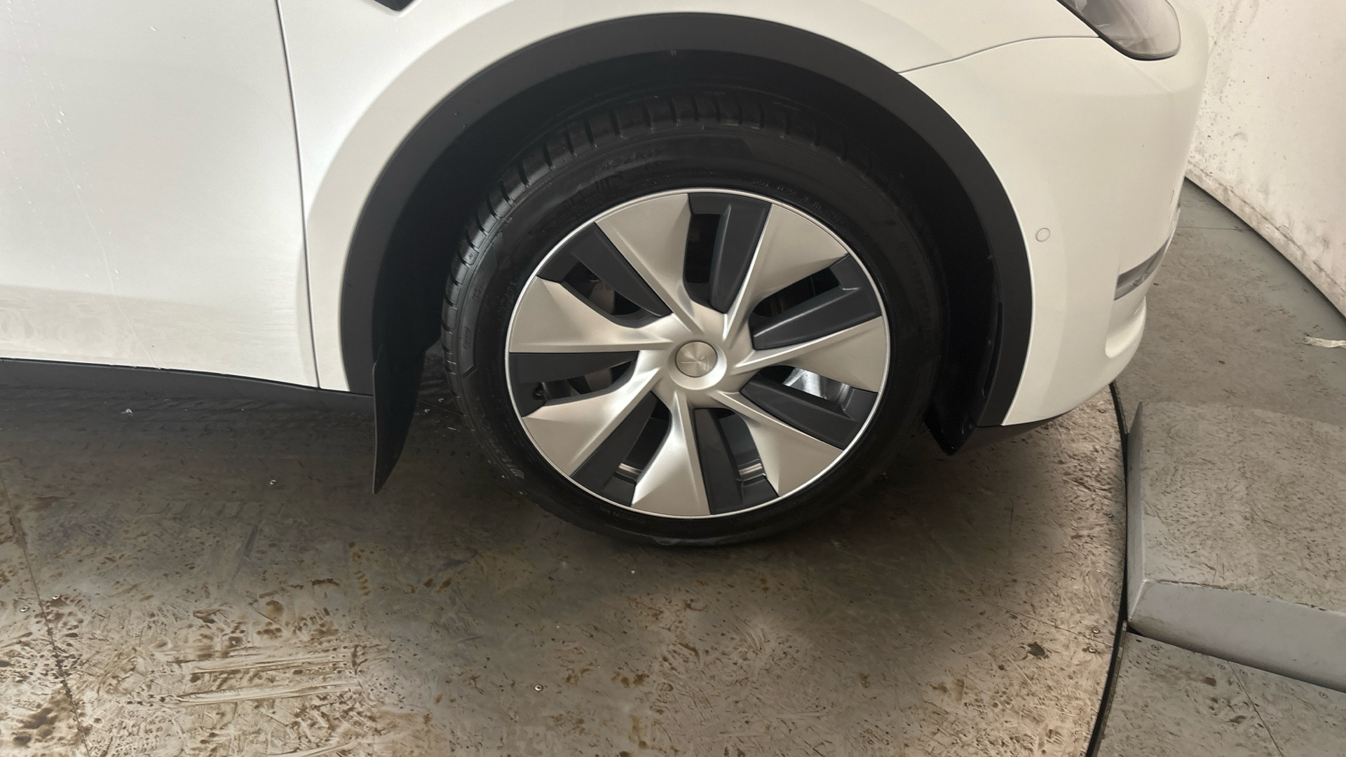 Tesla Model Y Long Range AWD 5dr Auto