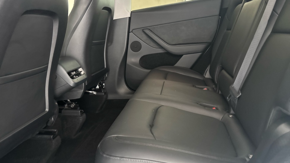 TESLA MODEL Y Image 14