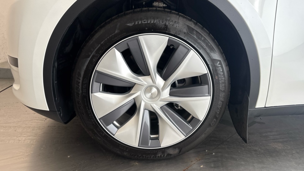 TESLA MODEL Y Image 17