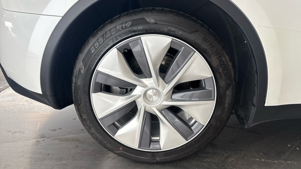 TESLA MODEL Y Image 19