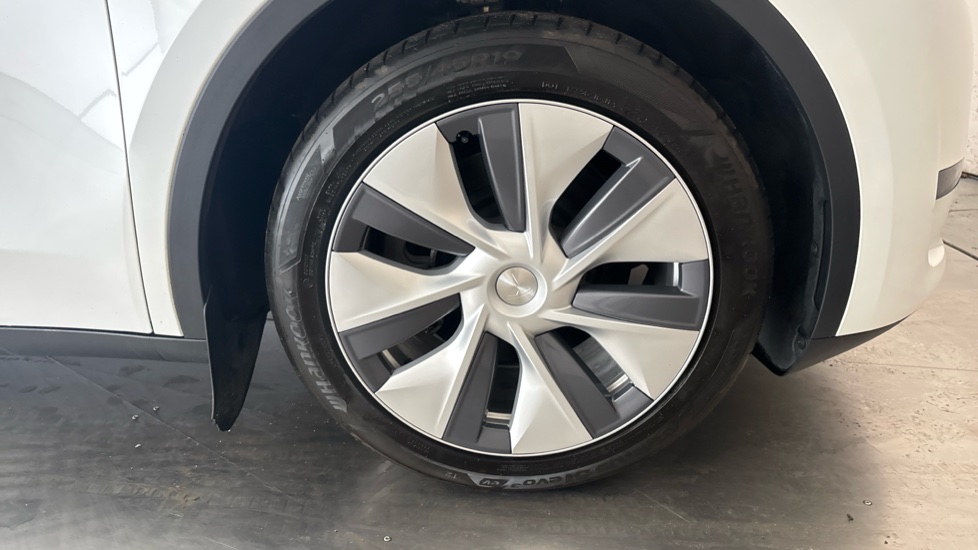 TESLA MODEL Y Image 20
