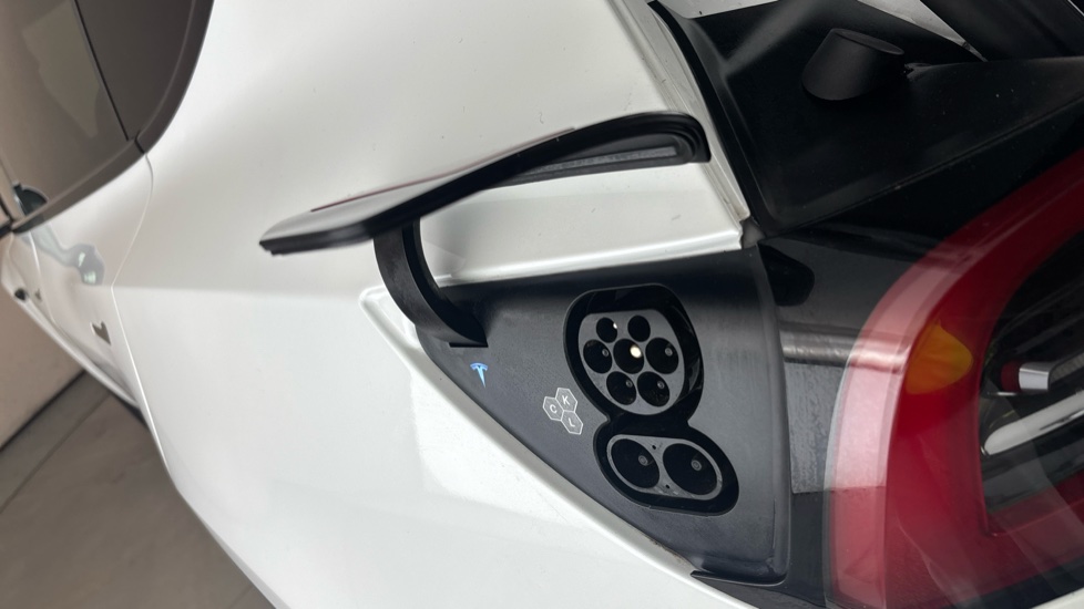 TESLA MODEL Y Image 21