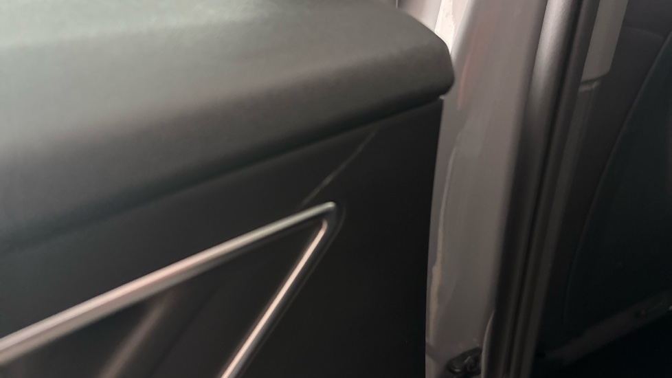 AUDI Q4 scratches and scuff