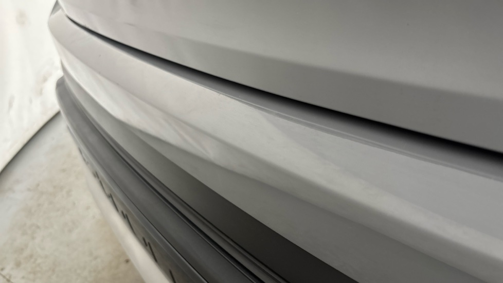 AUDI Q4 chips and scratches