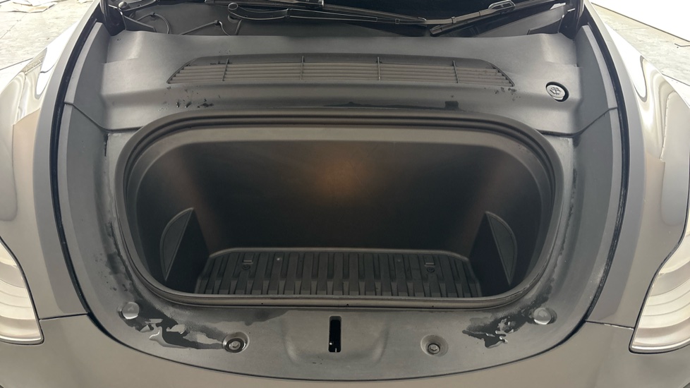 Tesla Model Y Image 16