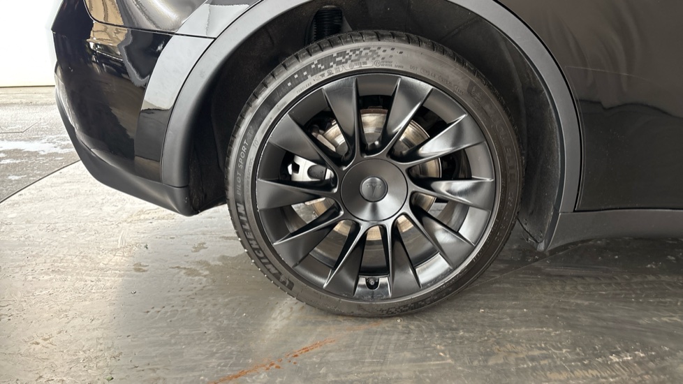 Tesla Model Y Image 19
