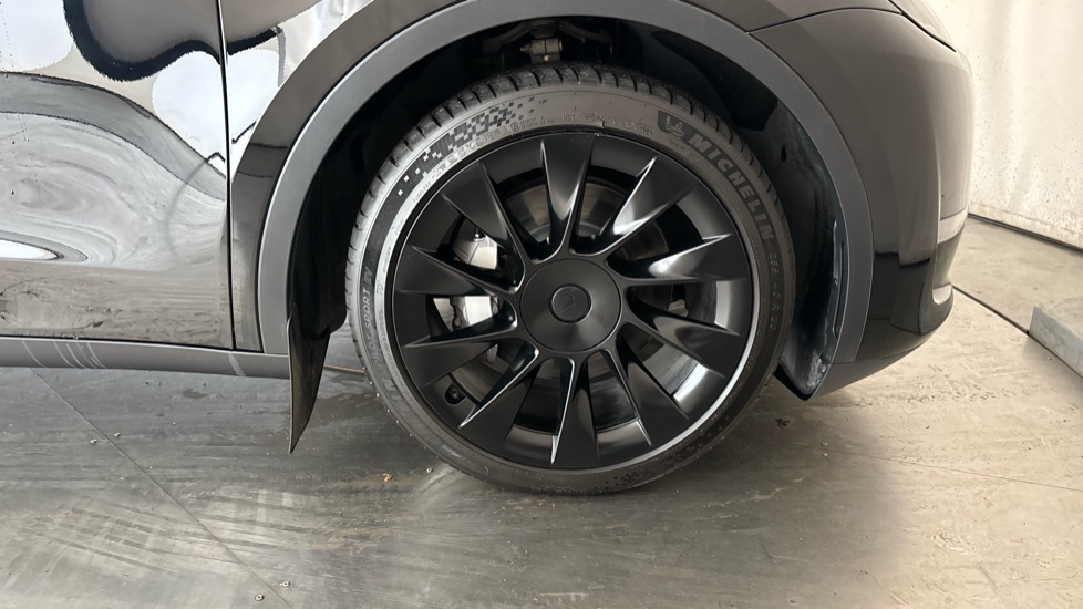 Tesla Model Y Image 20