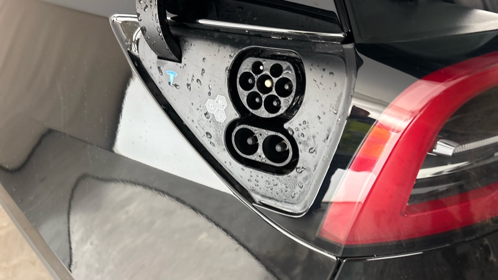 Tesla Model Y Image 21