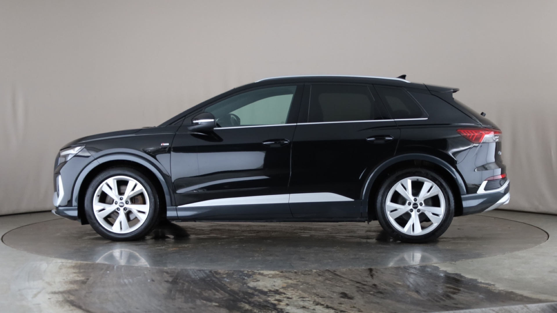 220kW 50 Quattro 82.77kWh S Line 5dr Auto C+S/Tech [2022]