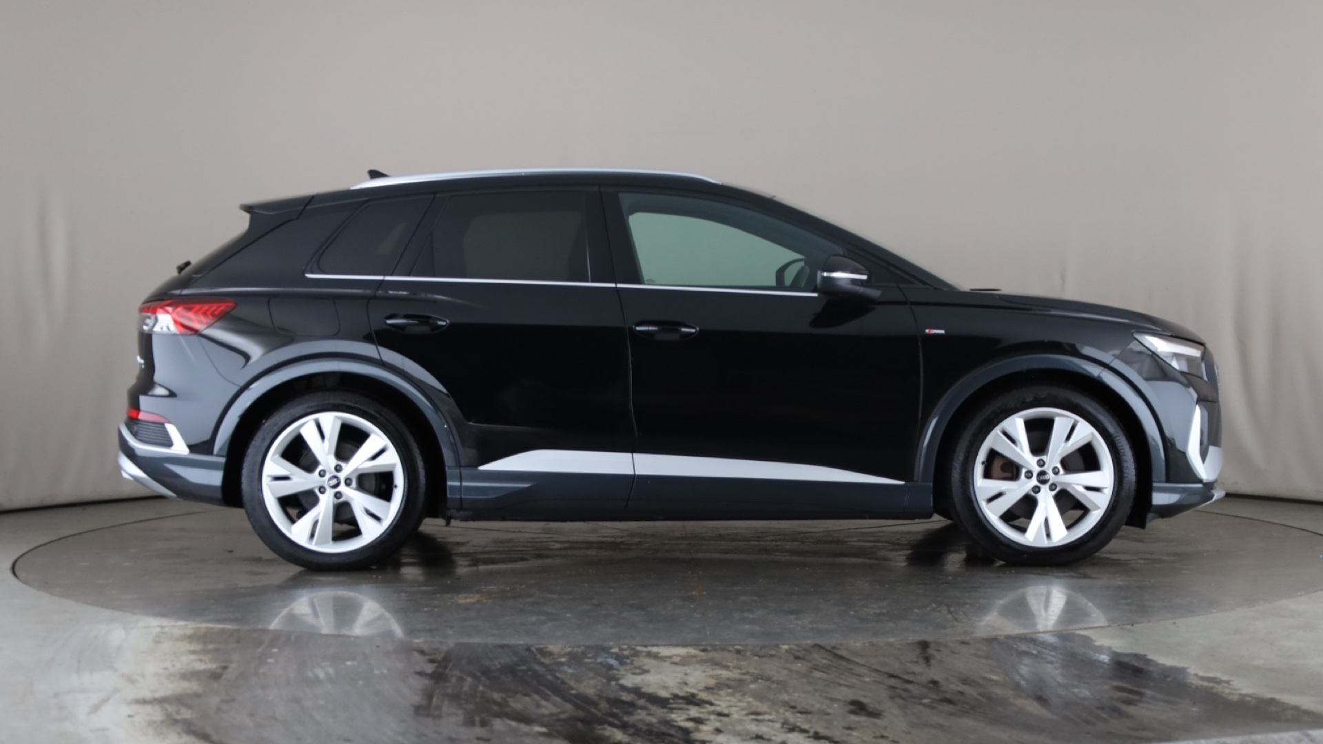 4027600 220kW 50 Quattro 82kWh S Line 5dr Auto C+S/Tech