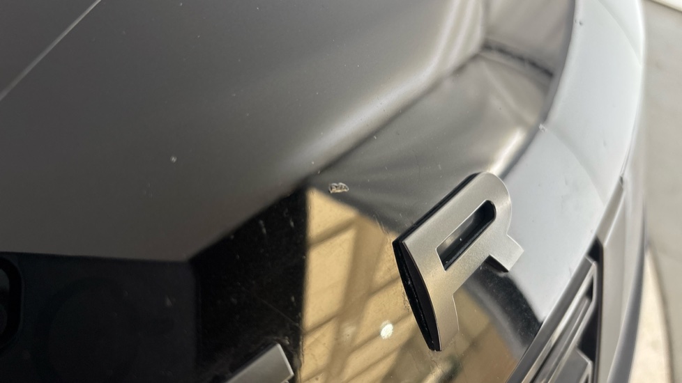 LAND ROVER RANGE ROVER SPORT Multiple chips and dent