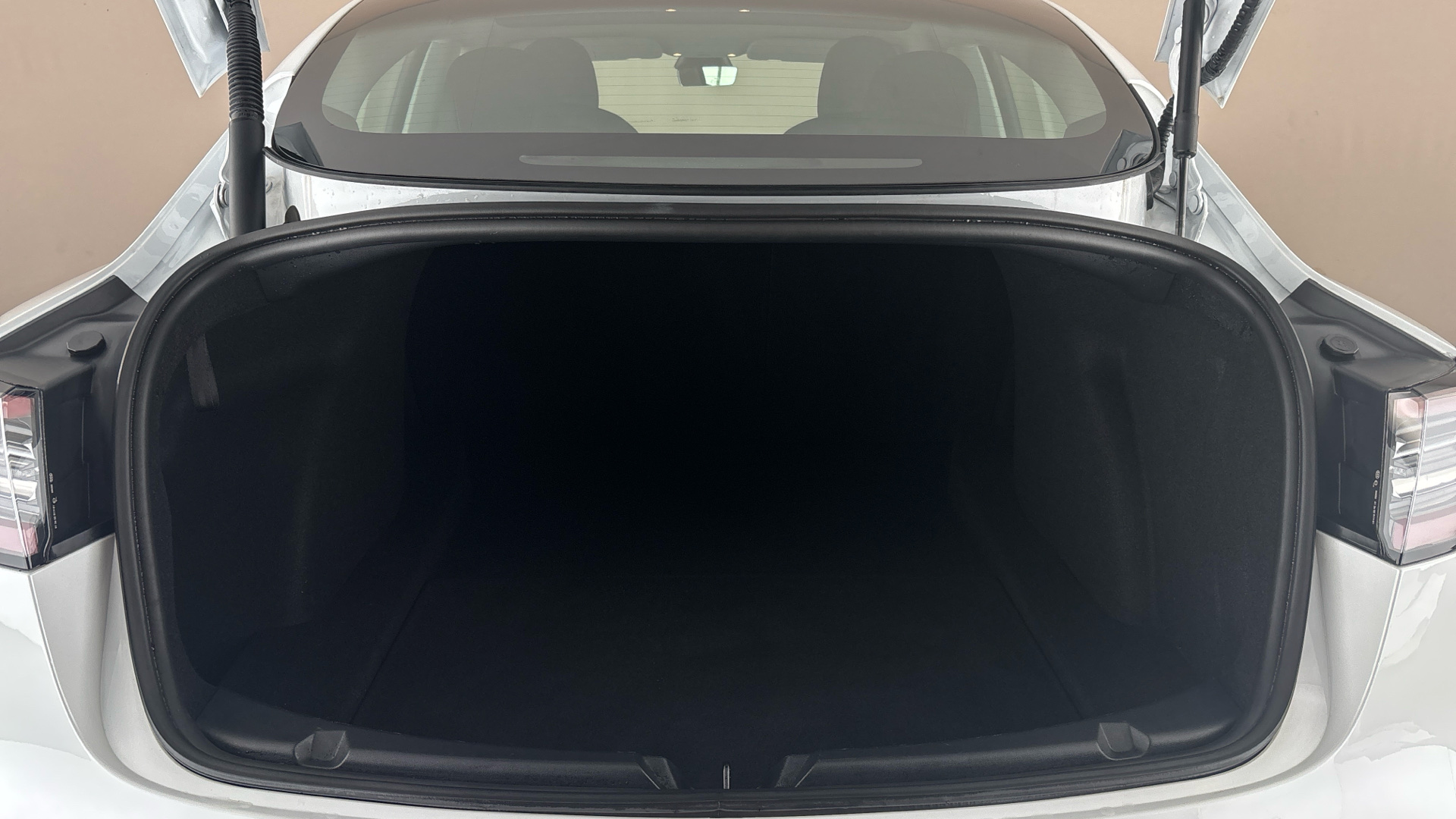 4027573 Long Range AWD 4dr Auto