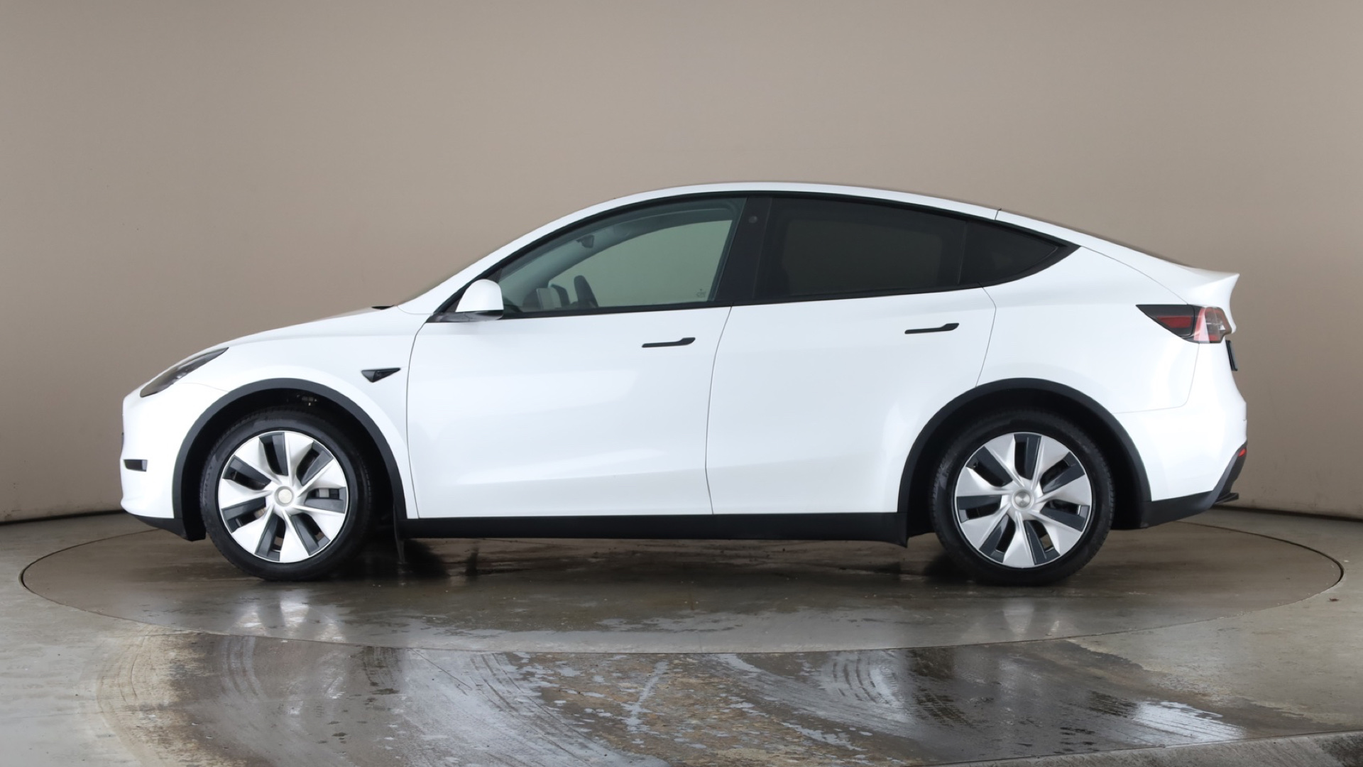 4027746 RWD 5dr Auto