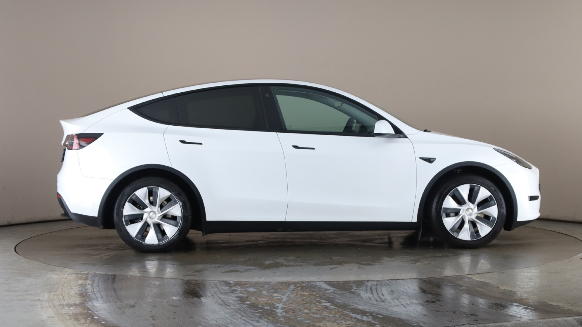 4027746 RWD 5dr Auto