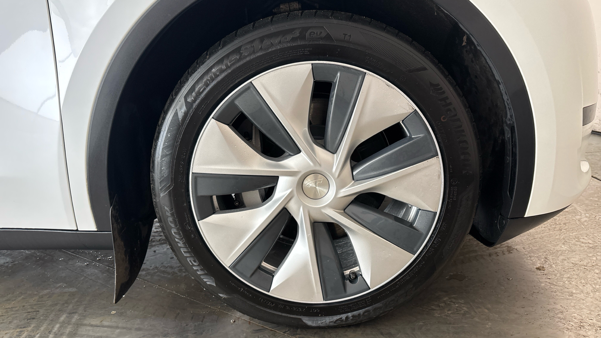 4027746 RWD 5dr Auto