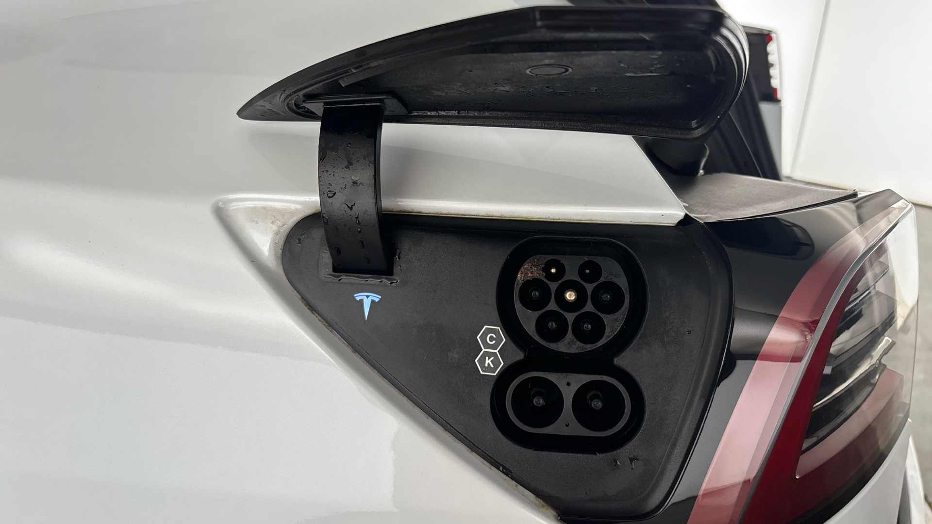 4027746 RWD 5dr Auto