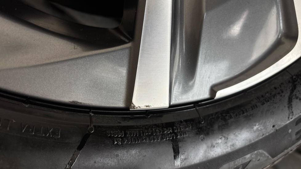 LEXUS UX Scuff