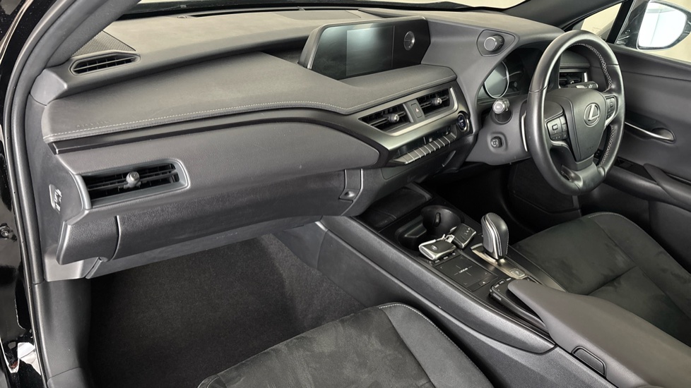 LEXUS UX Image 10