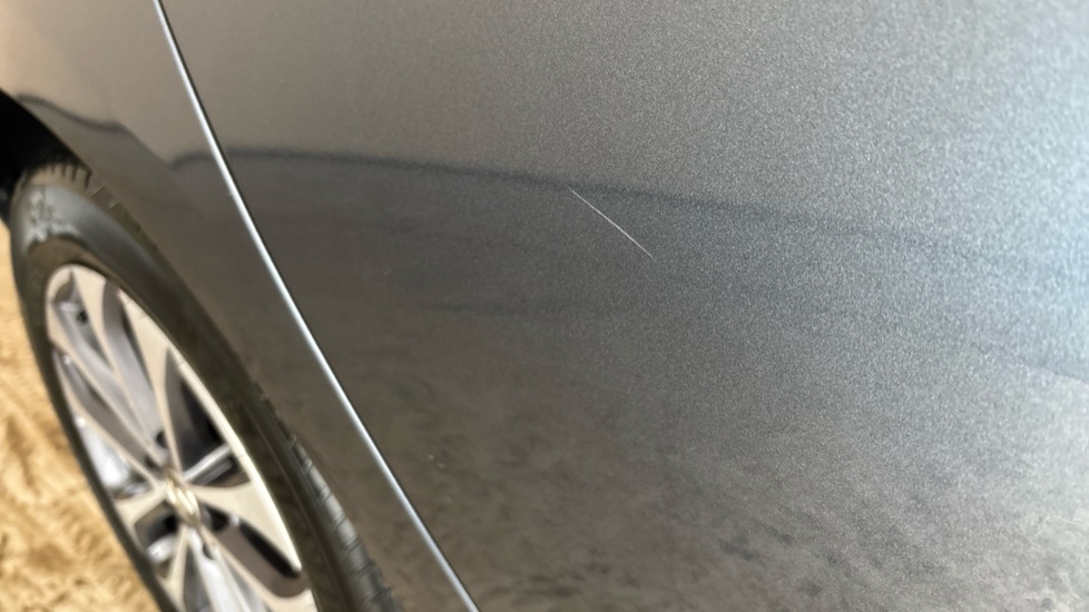 RENAULT ZOE scratches