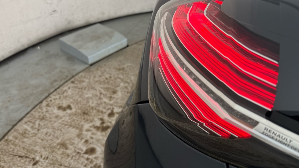 RENAULT ZOE scratches