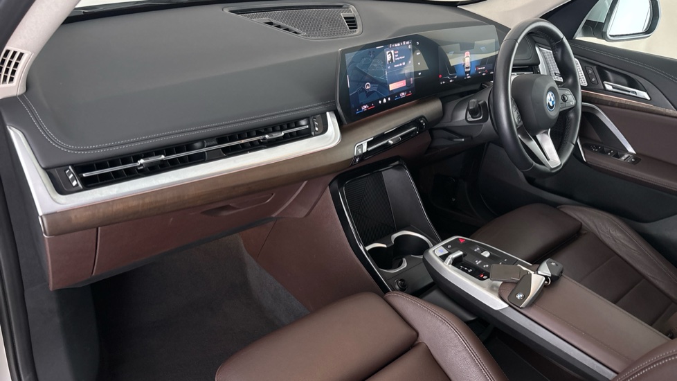 BMW iX1 Image 10