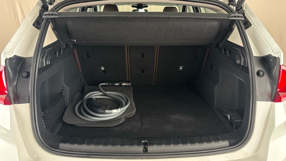 BMW iX1 Image 15