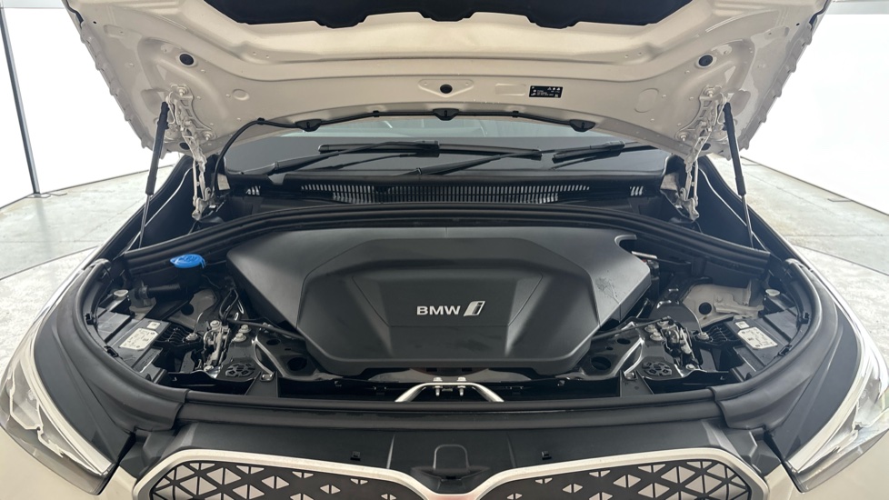 BMW iX1 Image 16