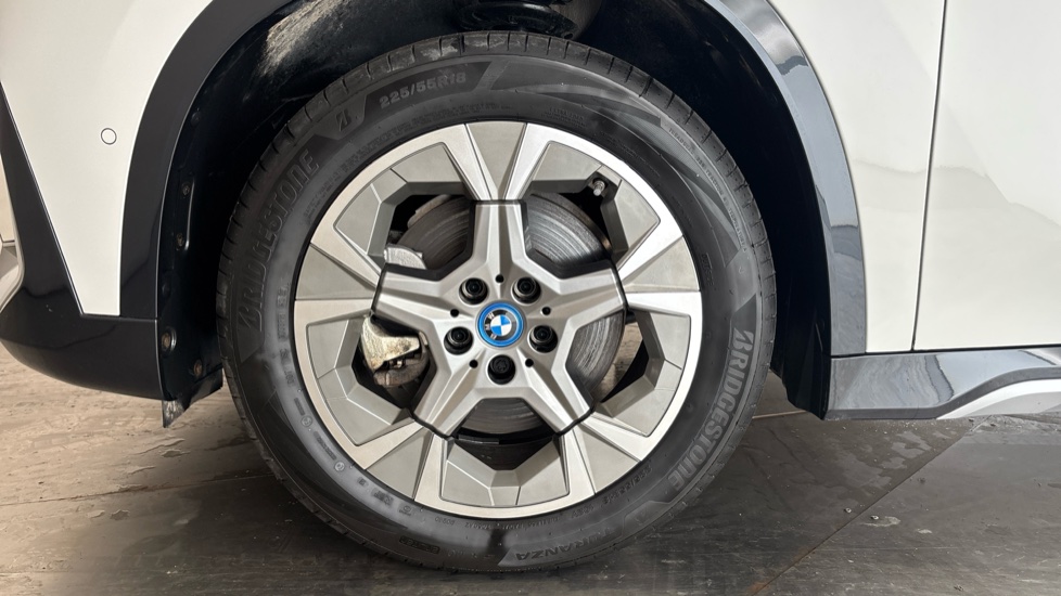 BMW iX1 Image 17