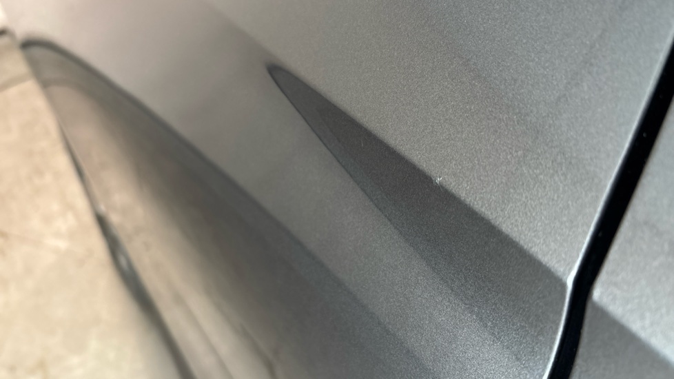 MG MG4 chips and scratches