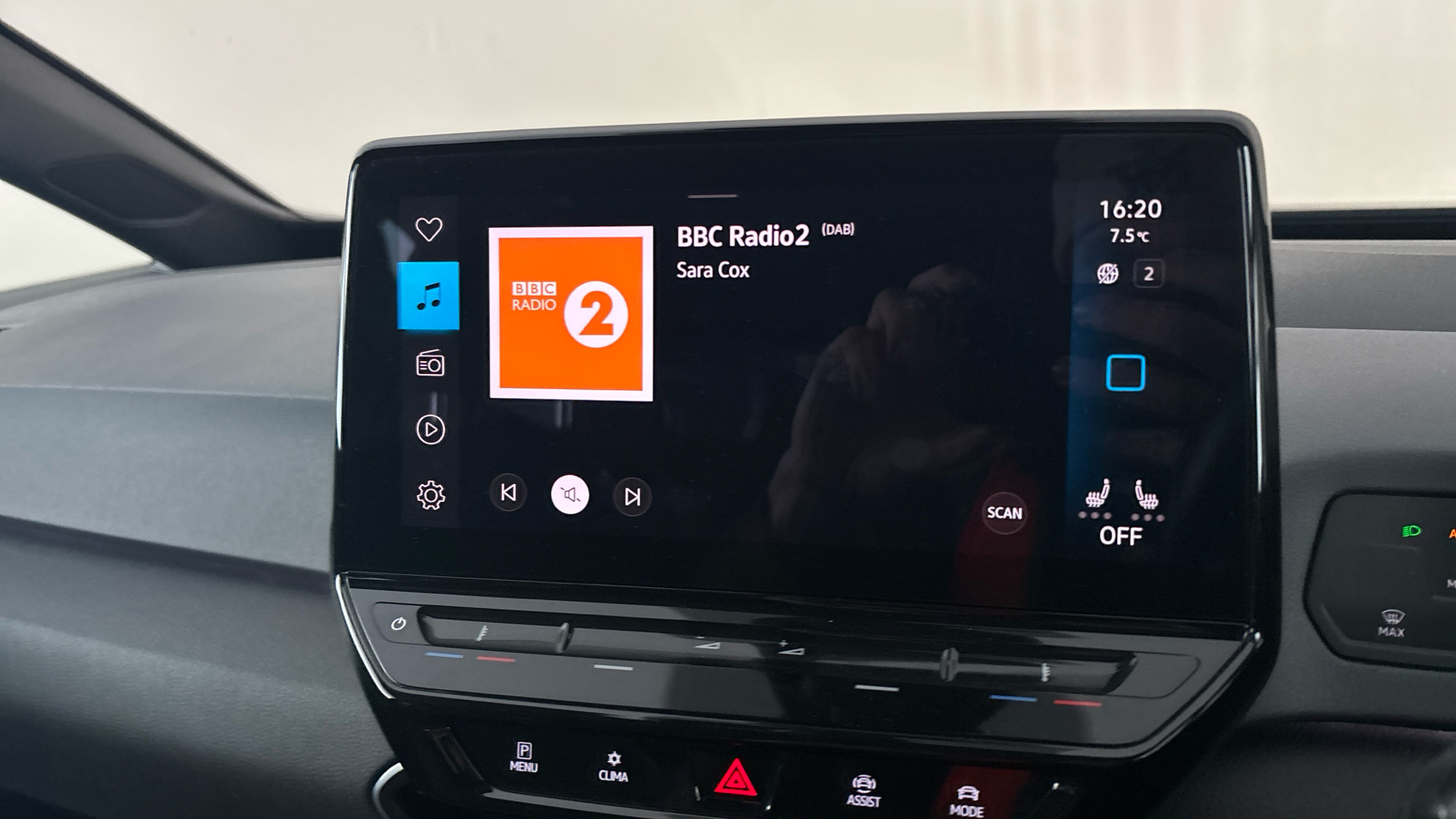 4027796 107KW Life Pro 58kWh 5dr Auto [120kW Ch]