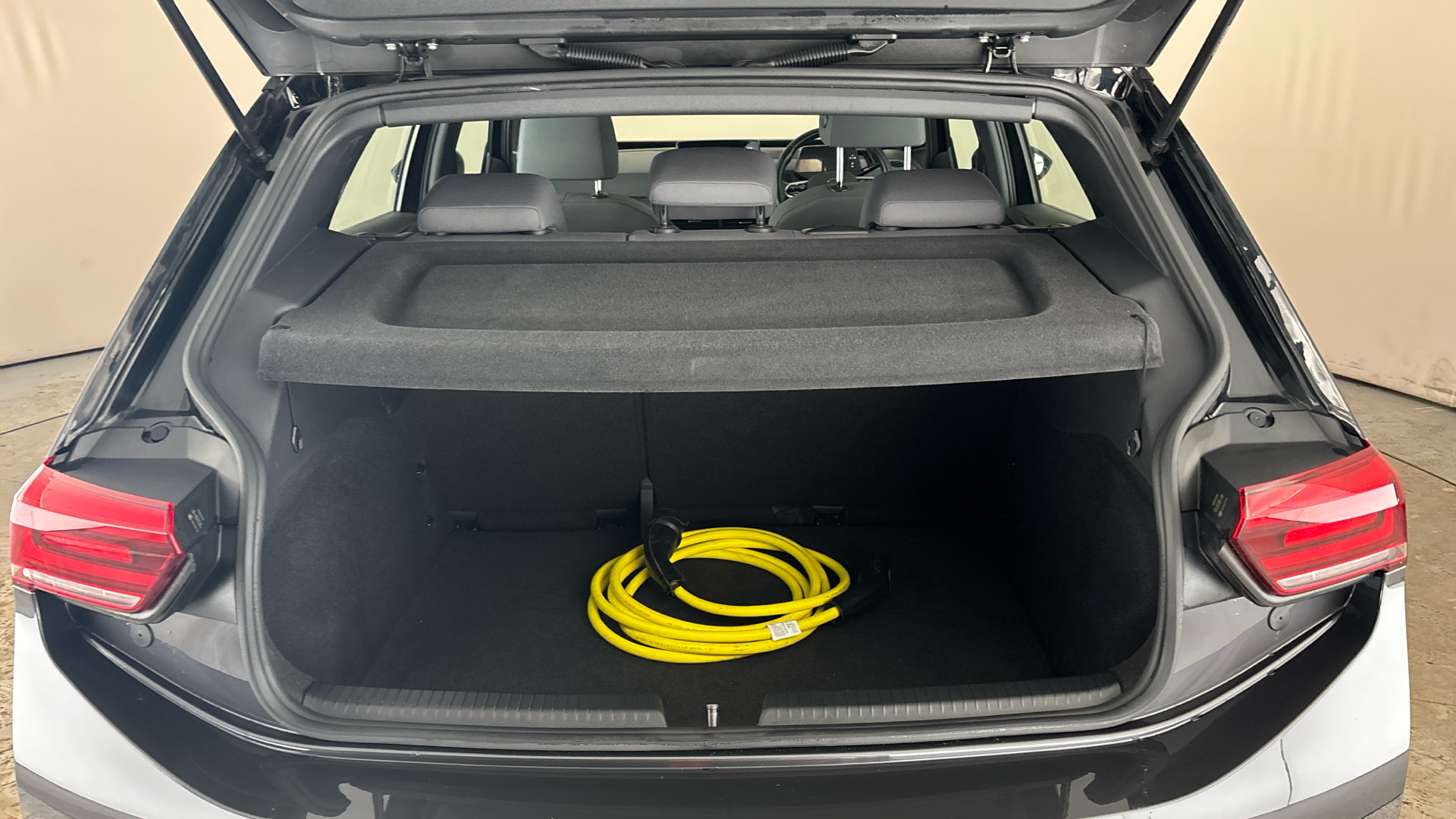 4027796 107KW Life Pro 58kWh 5dr Auto [120kW Ch]