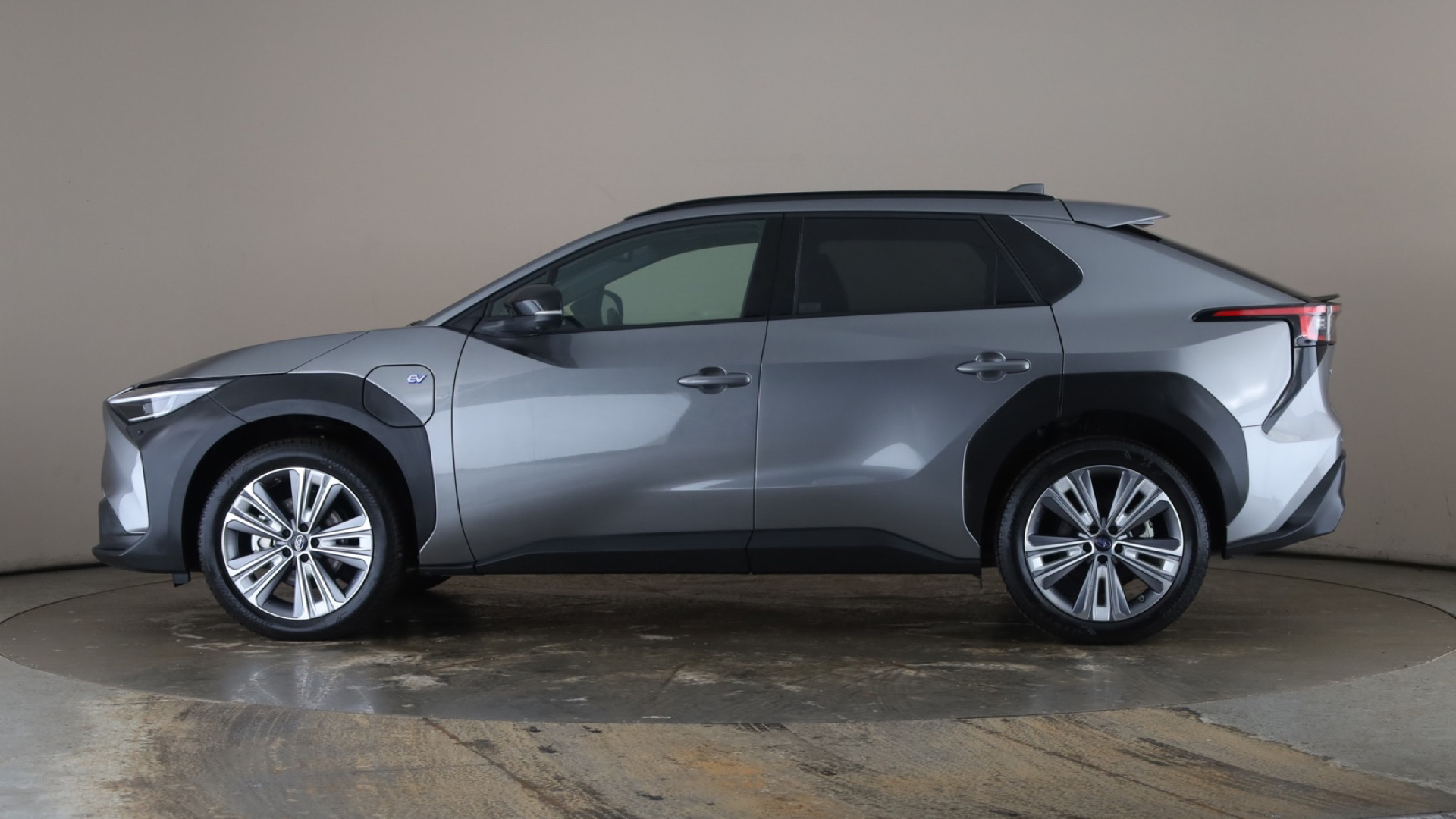 4058143 150kW Touring 71.4kWh 5dr Auto AWD