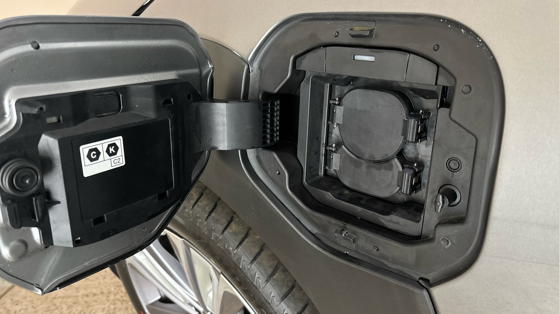 4058143 150kW Touring 71.4kWh 5dr Auto AWD