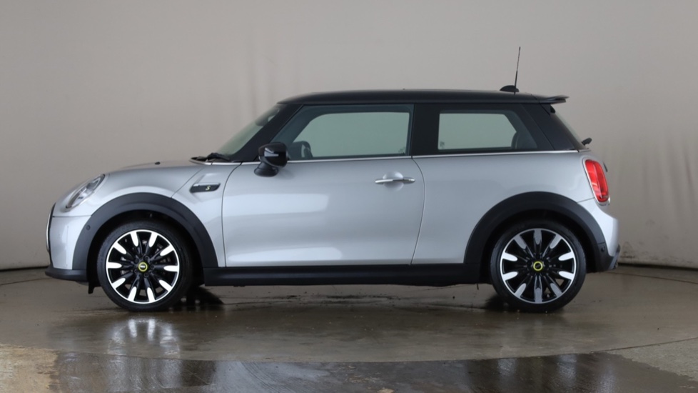 MINI HATCHBACK Image 2