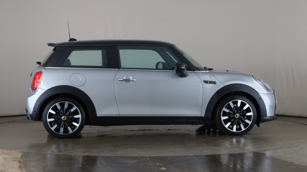 MINI HATCHBACK Image 6