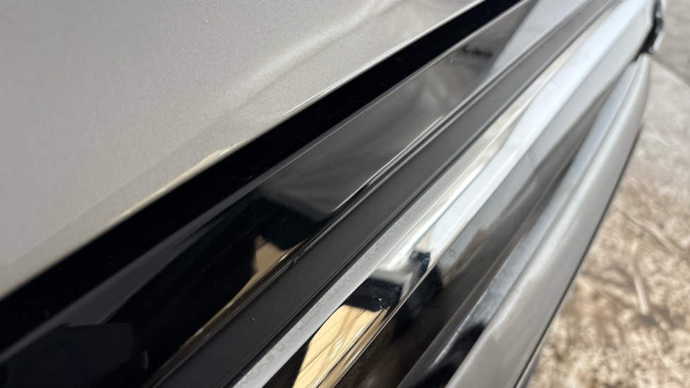 MINI HATCHBACK Multiple chips