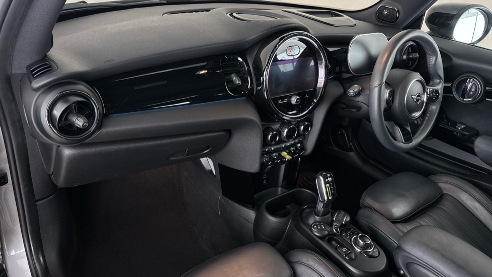 MINI HATCHBACK Image 10