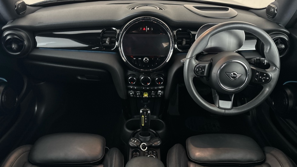 MINI HATCHBACK Image 11