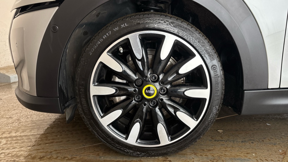 MINI HATCHBACK Image 17