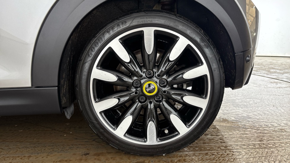 MINI HATCHBACK Image 18