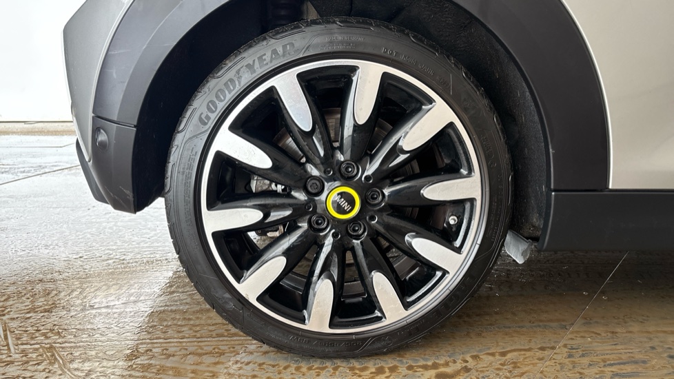 MINI HATCHBACK Image 19